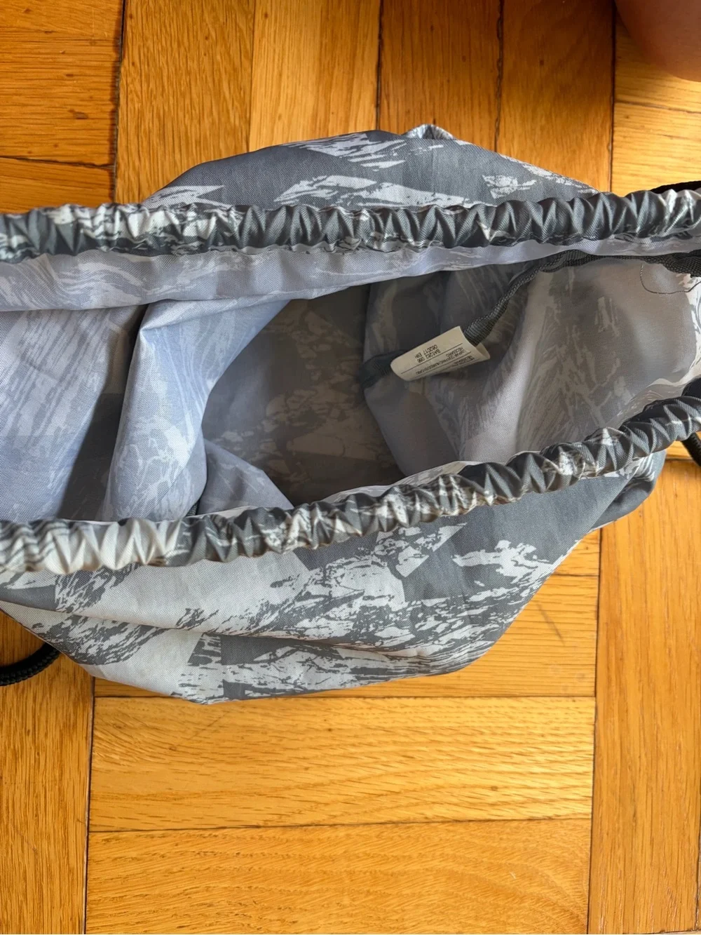 Nike Gray Camo Drawstring Gym Sack Back Pack. Nylon Lightweight. Soccer / School